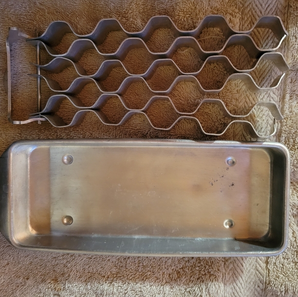 Nevco Aluminum Honeycomb Ice Cube Tray - Picture 4 of 5